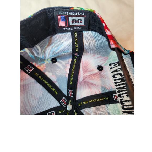 DC One Snapback Hat Tropical Floral Print Cap Adjustable Flat Bill DC Logo‎ - Picture 3 of 4